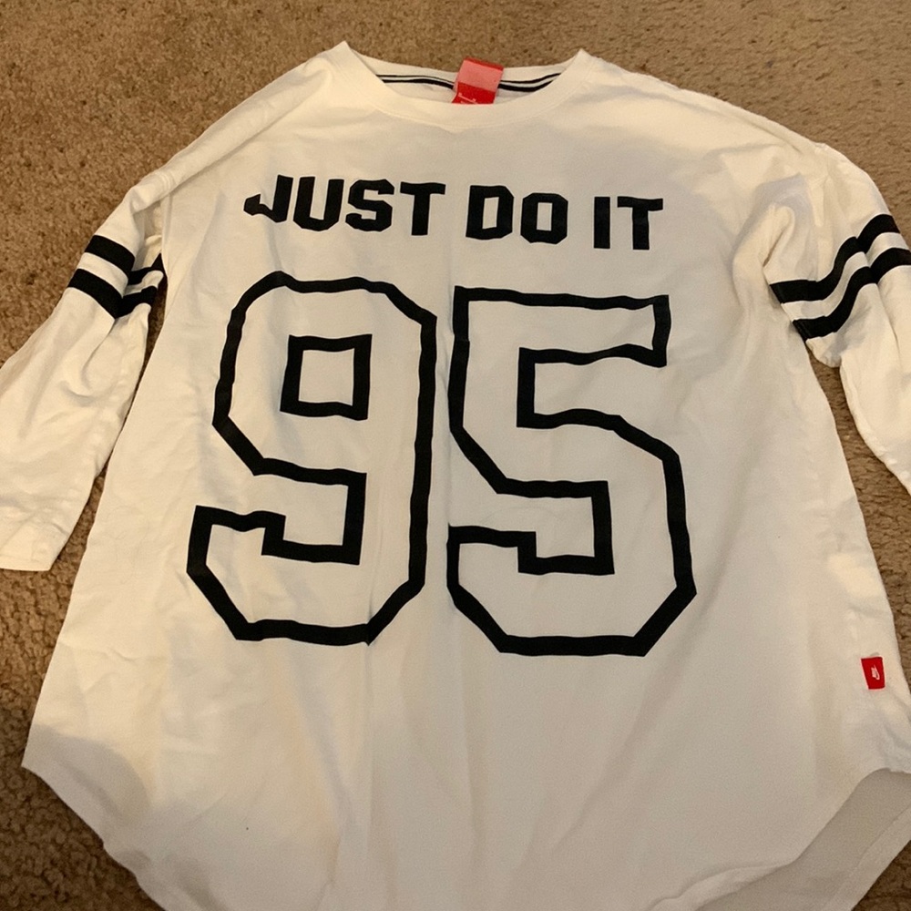 Nike top